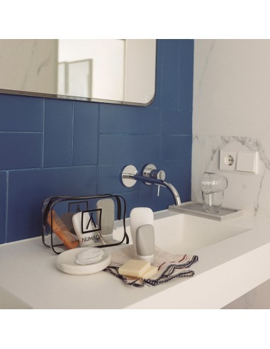 NECESER TRANSPARENTE C/BOTELLAS P/VIAJE